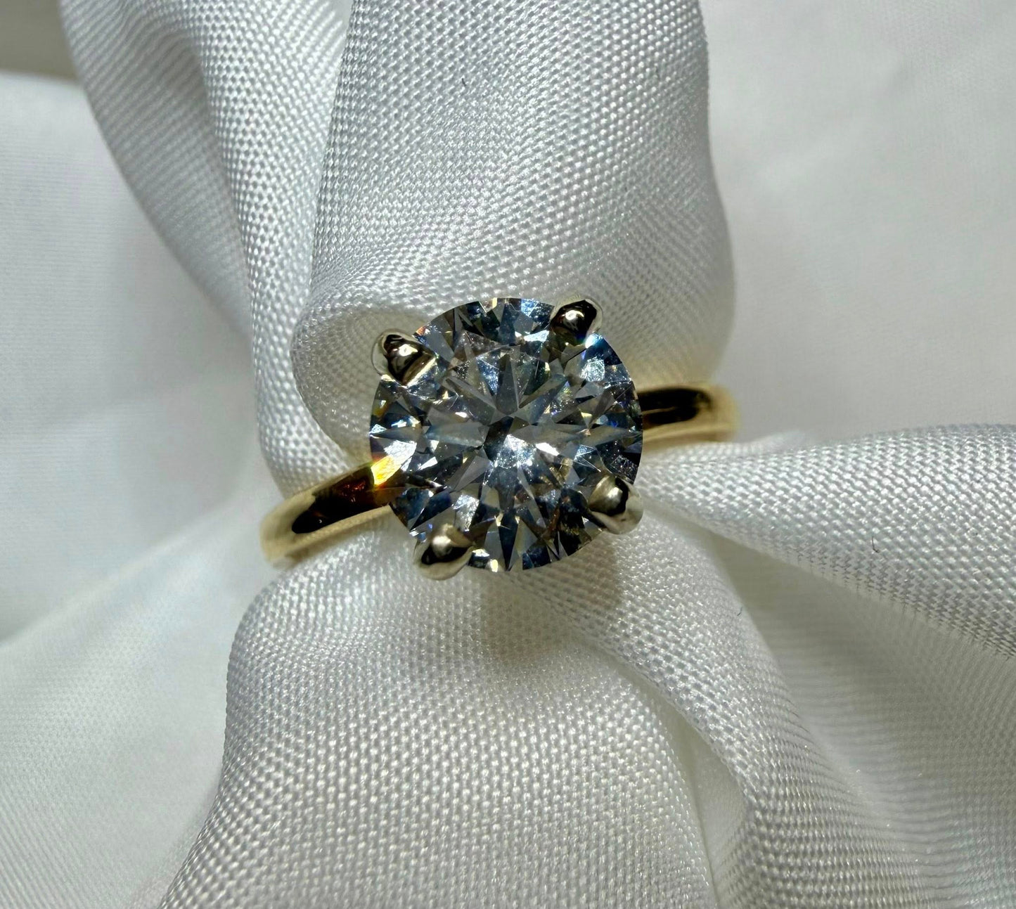 14KY 1.85ct Round Lab Grown Diamond Engagement Ring