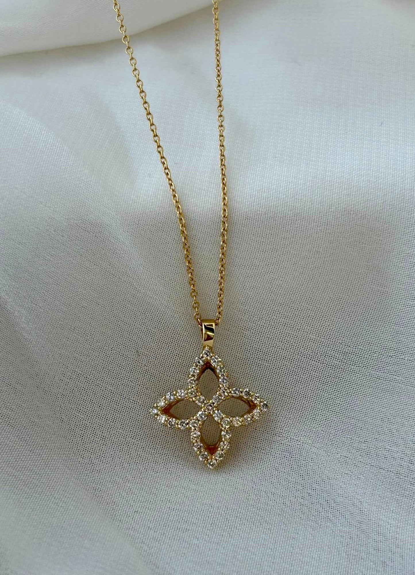 18K Yellow Gold and Diamond pendant