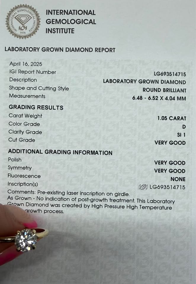 10KY 1.05ct Round Lab Grown Diamond Solitaire