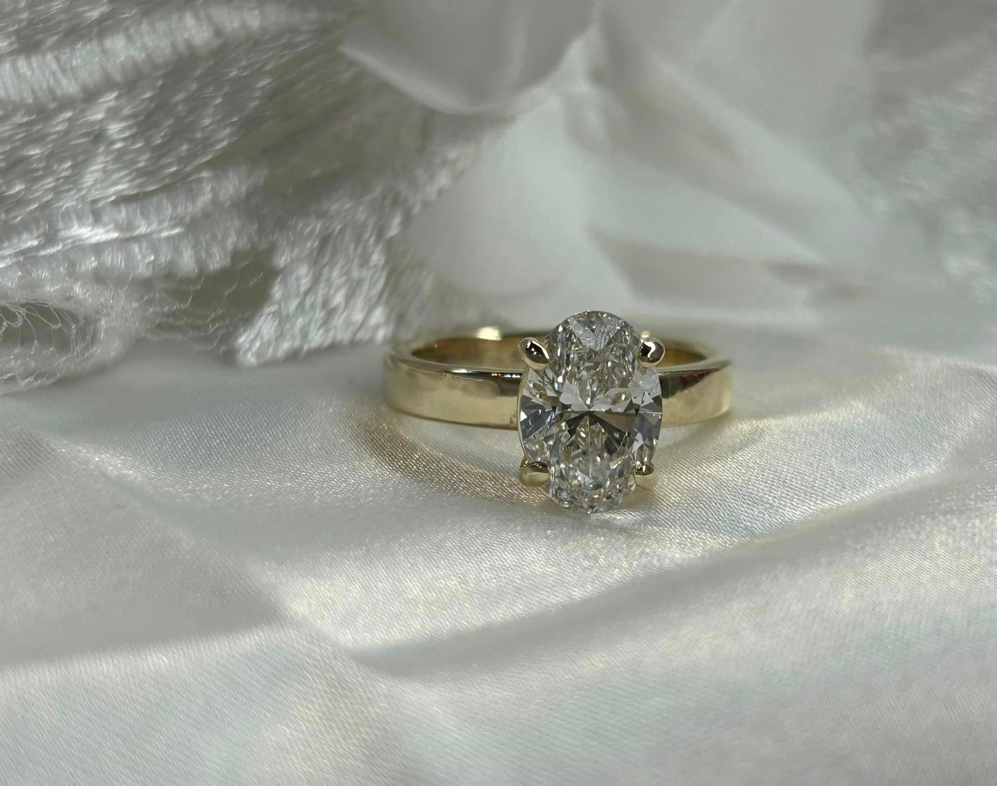 14KY 2.41ctw Lab Grown Oval Diamond Engagement ring