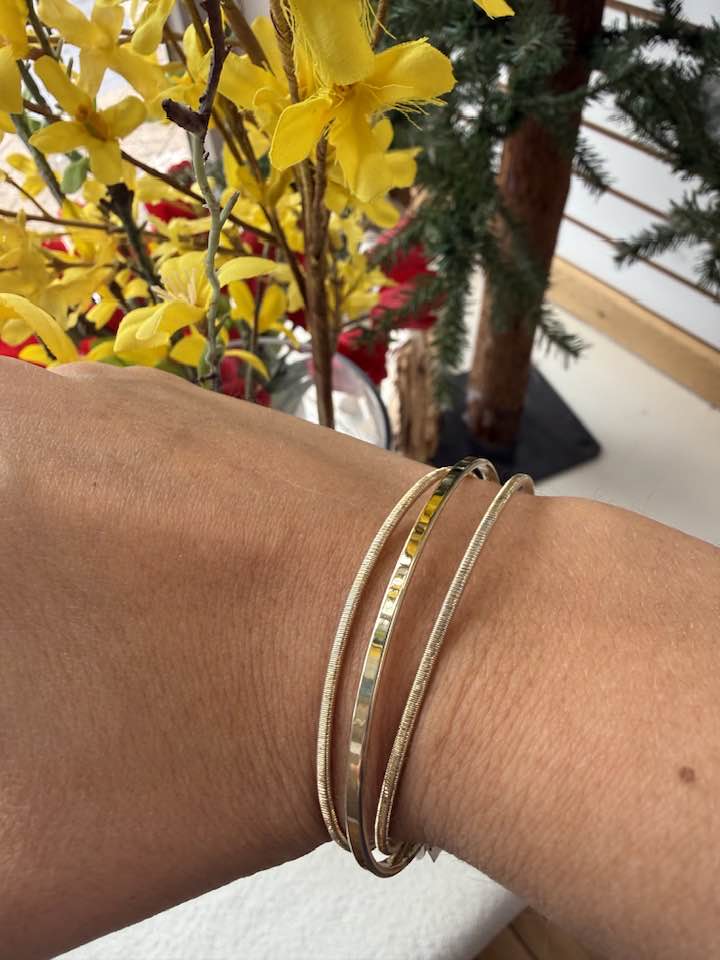 YG-Plated Wire Bangle
