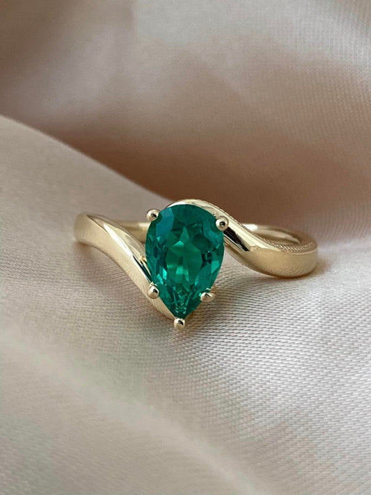 14KY Lab Grown Emerald ring