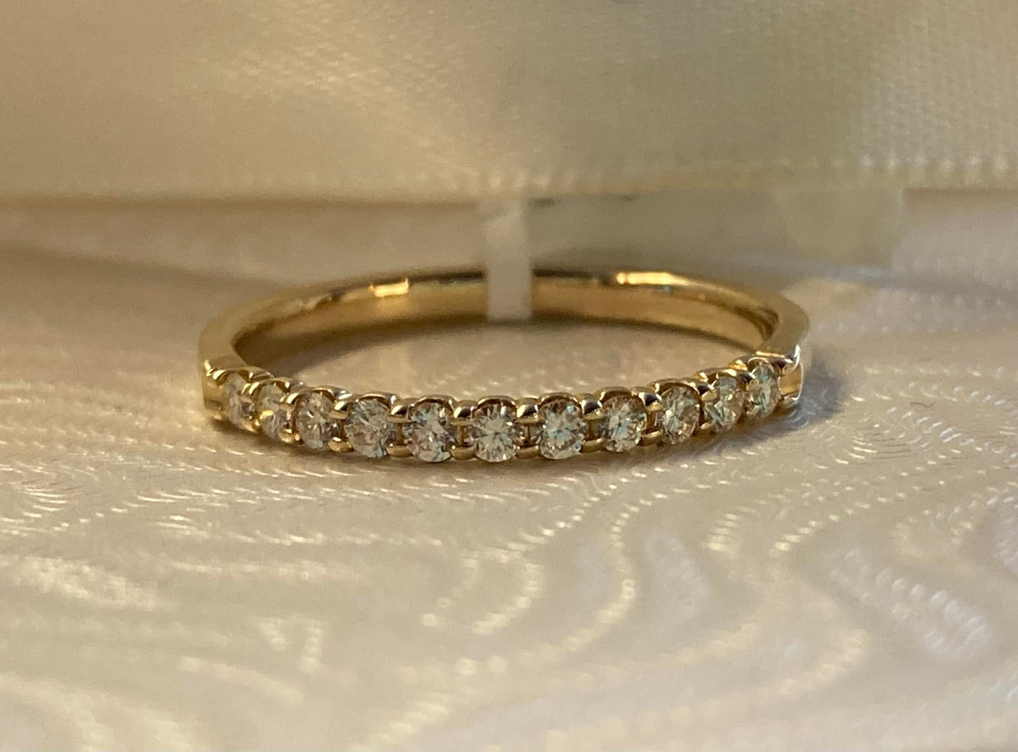 14KY 1/4ctw 11-Stone Diamond Band