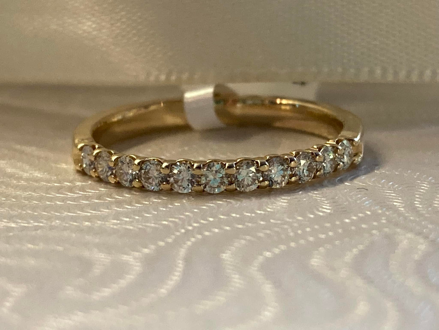 14KY 1/3ctw 11-Stone Diamond Band