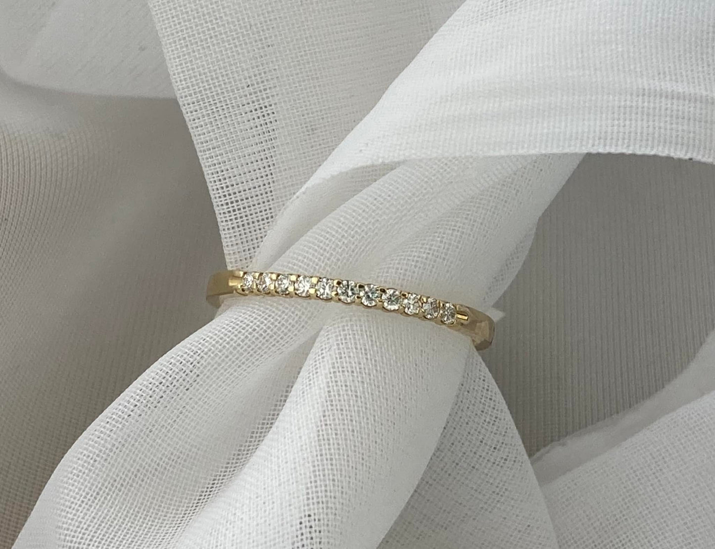 14KY 11-Stone 1/10ctw Diamond Band