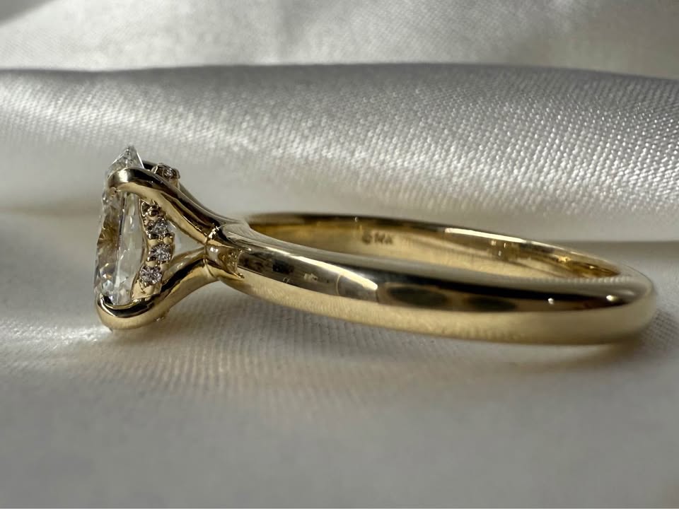 14KY 1.39ct Oval Lab Grown Diamond Engagement Ring