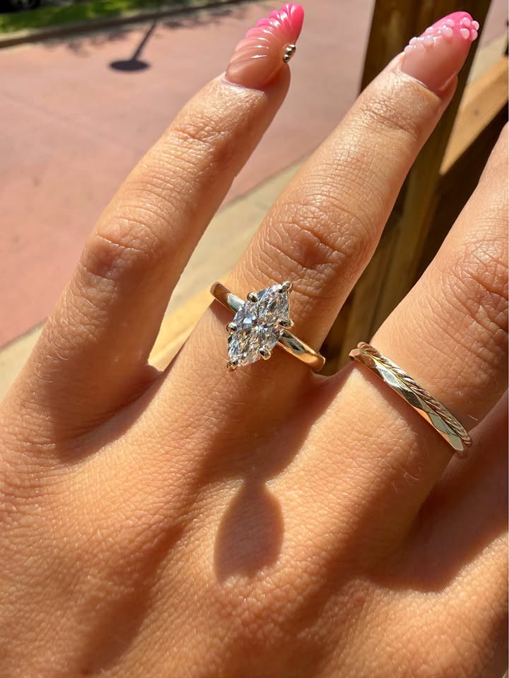 10KY 1.50ct Marquise Lab Grown Diamond Engagement Ring
