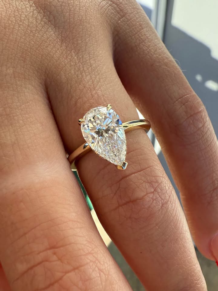 14KY 2.01ct Pear Lab Grown Diamond Engagement Ring with Hidden Halo