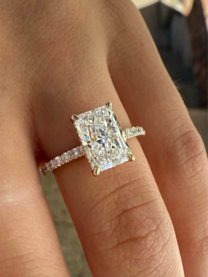 14KY 2.03ct Radiant Cut Lab Grown Diamond Engagement Ring