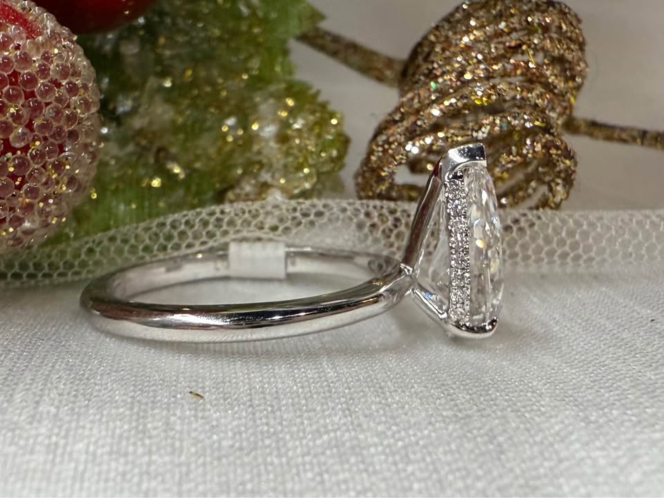 14KW 2.08ct Pear Lab Grown Diamond Engagement Ring