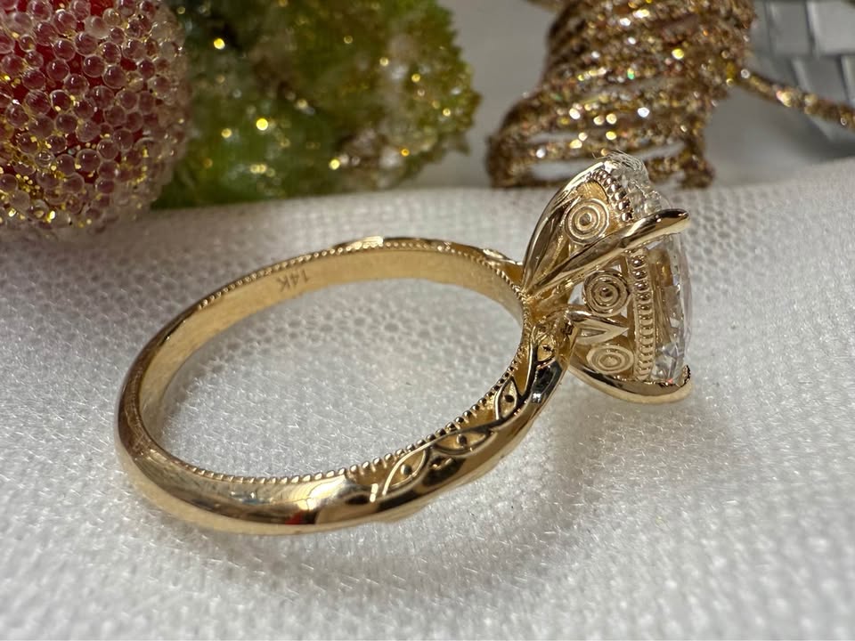 14KY 3.02ct Oval Lab Grown Diamond Engagement Ring