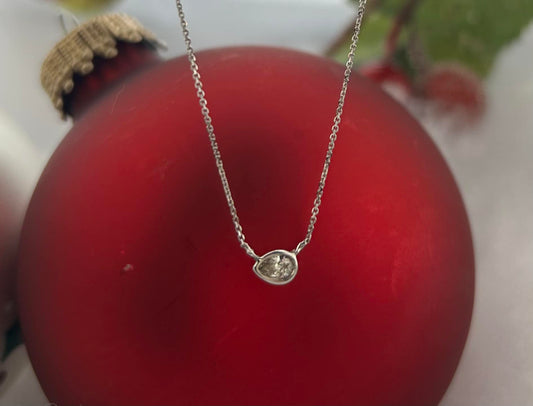 14K White Gold and Diamond. 0.10ct Necklace