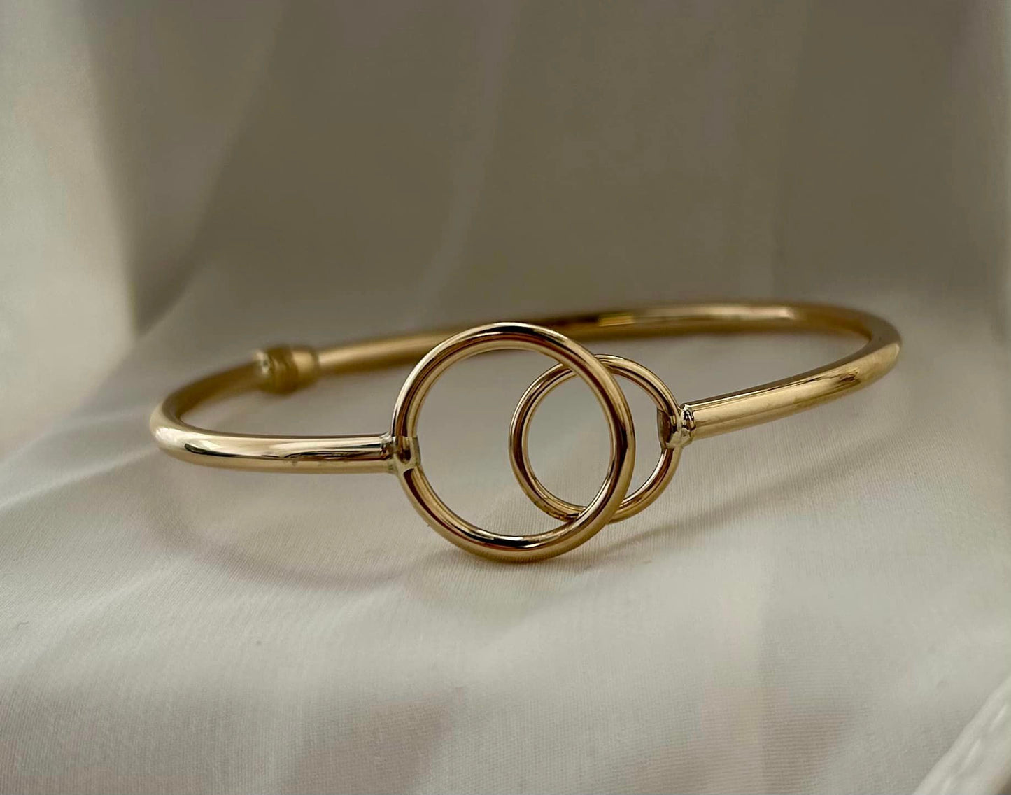 14KY Hinged Bangle Bracelet