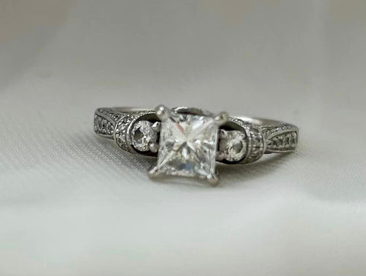14KW Gold and Natural Diamond Ring, Main Diamond  0.88ct H/I1. - PRE LOVED