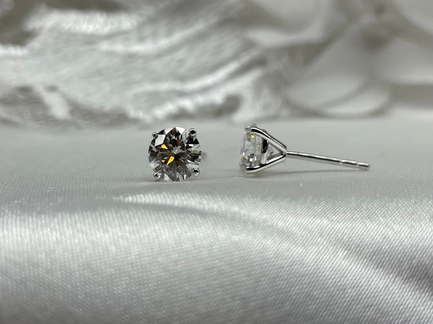 14KW Gold 1.50ctw Round Brilliant Lab Grown Diamond Earrings