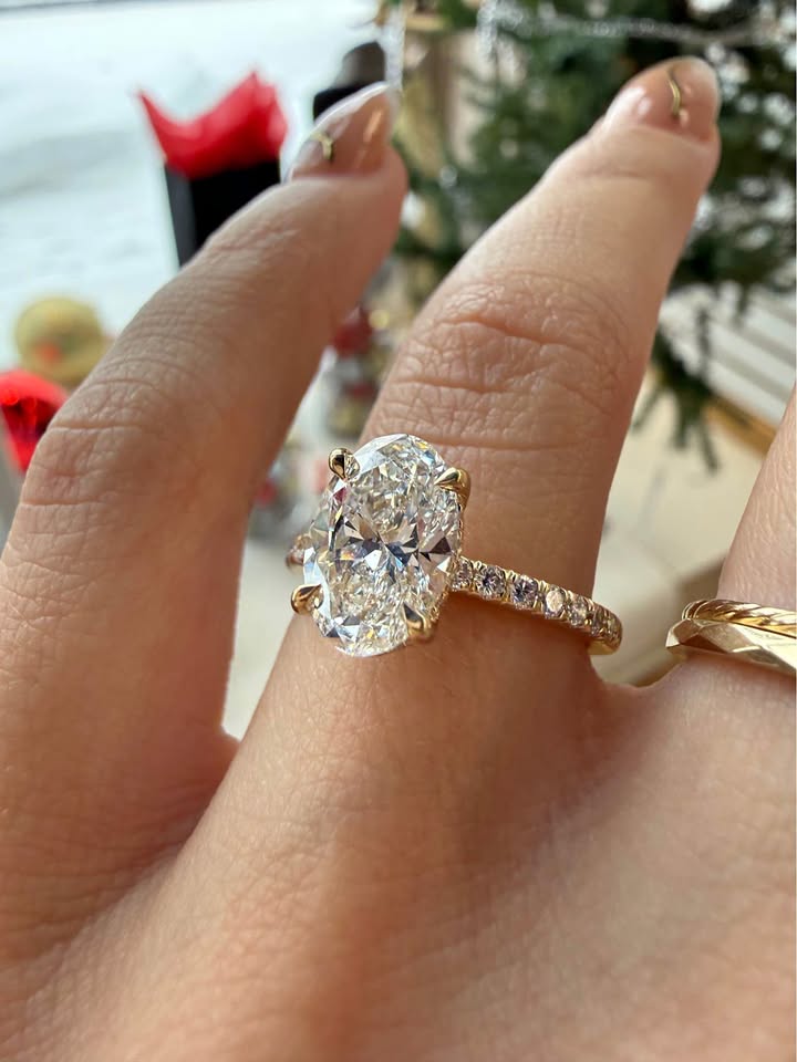 14KY 2.05ct Oval Lab Grown Diamond Engagement Ring