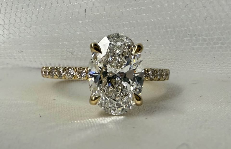 14KY 2.05ct Oval Lab Grown Diamond Engagement Ring