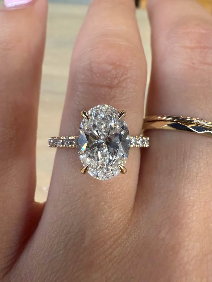 14KY 3.04ct Oval Lab Grown Diamond Engagement Ring