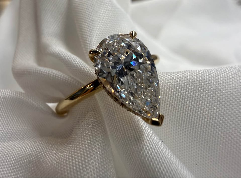 14KY 2.01ct Pear Lab Grown Diamond Engagement Ring with Hidden Halo