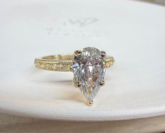 10KY 1.50ct Pear Shape Lab Grown Diamond Engagement Ring