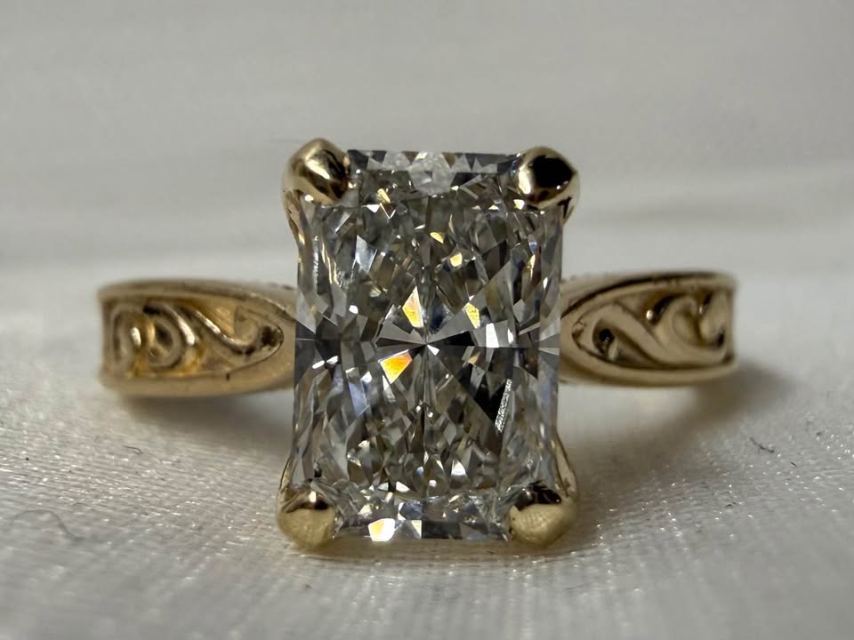 10KY 1.57ct Radiant Cut Lab Grown Diamond Engagement Ring