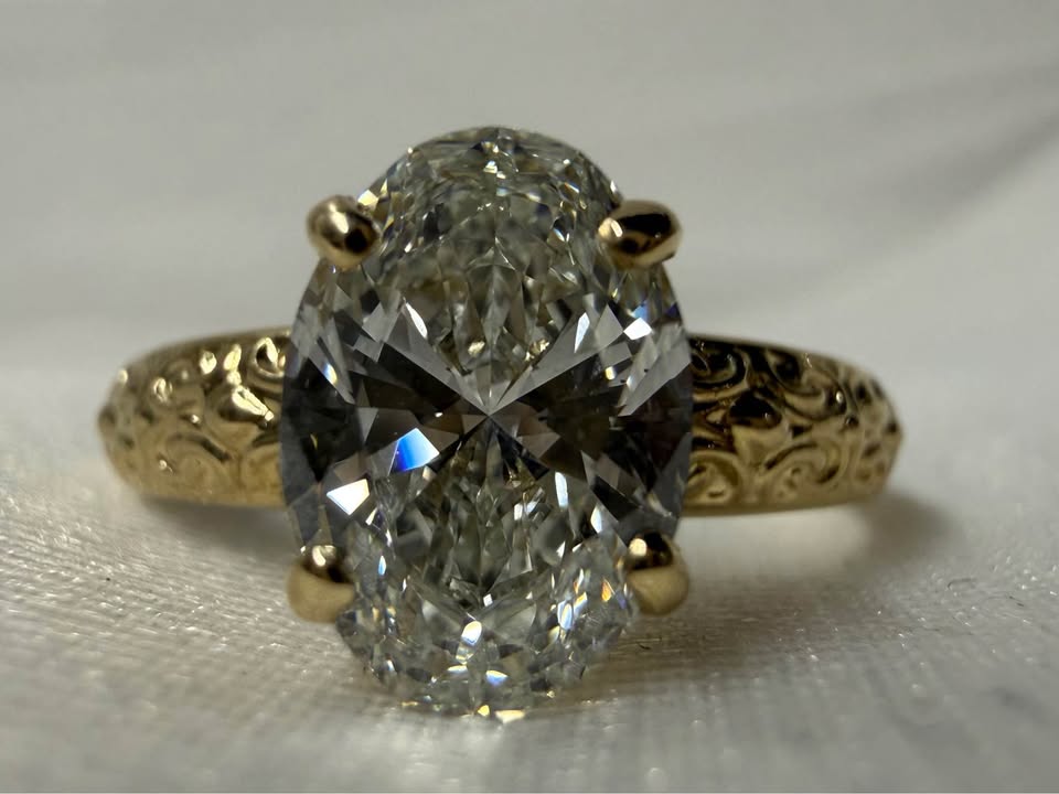 14KY 1.42ct Oval LG Diamond Engagement Rings