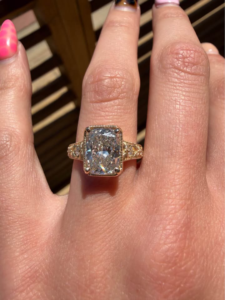 14KY 2.94ct Cushion Cut Lab Grown Diamond Engagement Ring