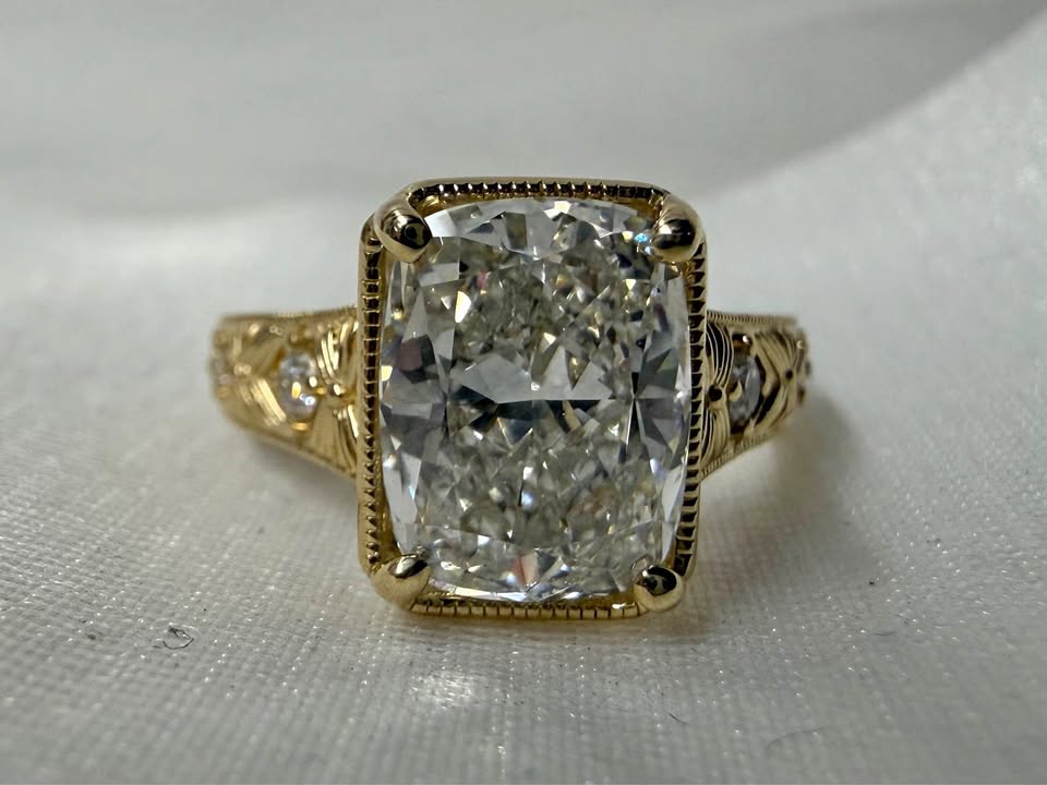 14KY 2.94ct Cushion Cut Lab Grown Diamond Engagement Ring