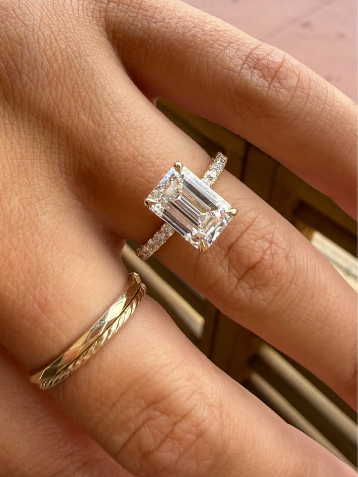 14KY 3.06ct Emerald Cut Lab Grown Diamond Engagement Ring