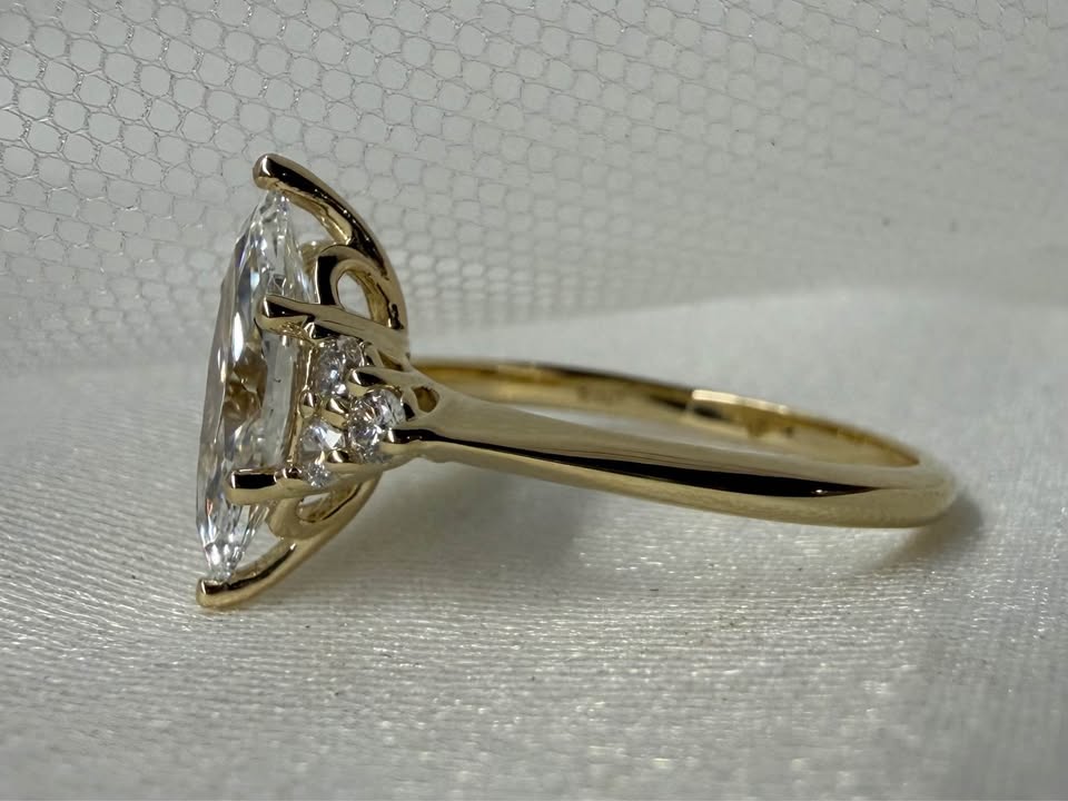 10KY 1.47ct Marquise Cut Lab Grown Diamond Engagement Ring
