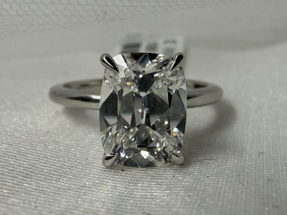4KW 3.00ct Cushion Lab Grown Diamond Engagement Ring