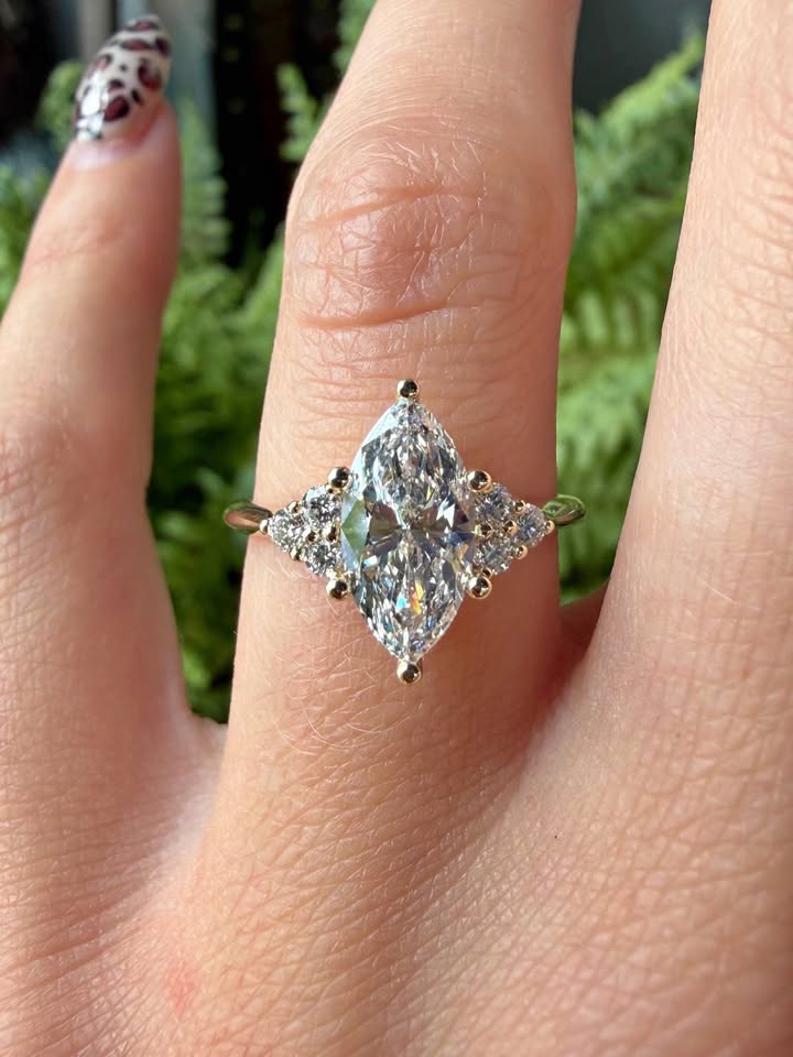 10KY 1.47ct Marquise Cut Lab Grown Diamond Engagement Ring