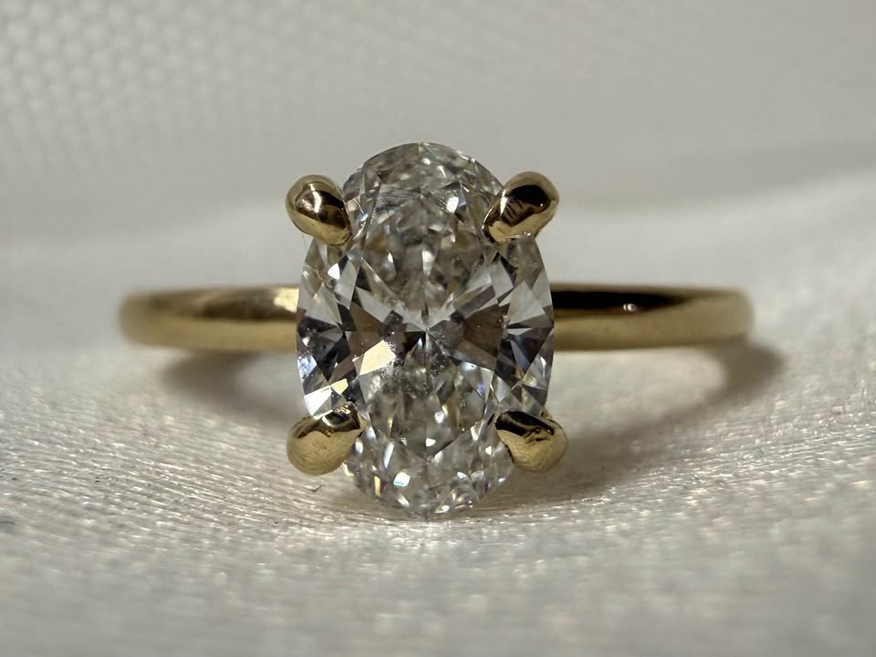 10KY 1.00ct Oval Lab Grown Diamond Engagement Ring