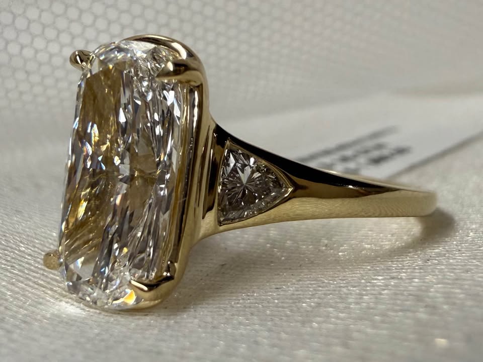 14KY 3.04ct Elongated Cushion Cut LG Diamond Engagement Ring - 3 1/5ctw