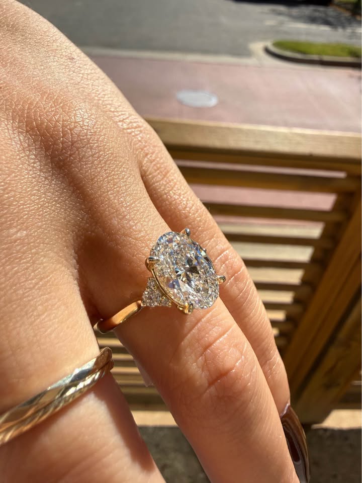 14KY 3.09ct Oval Lab Grown Diamond engagement ring - 3 1/5ctw