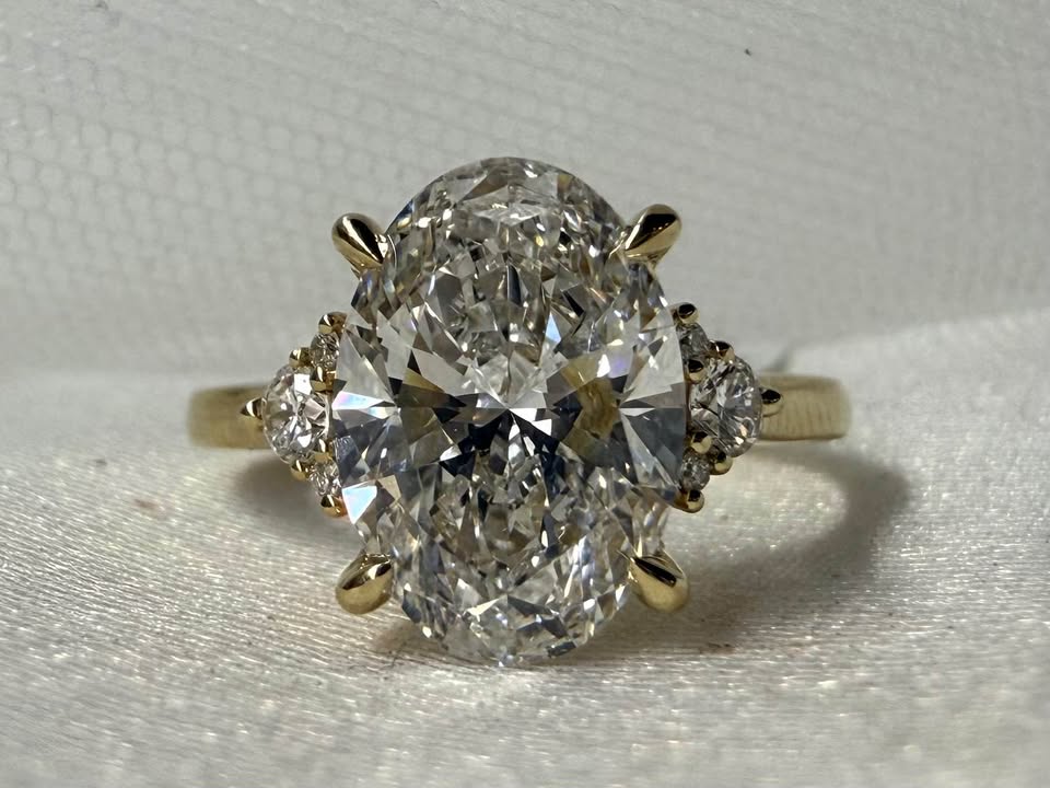 14KY 3.09ct Oval Lab Grown Diamond engagement ring - 3 1/5ctw