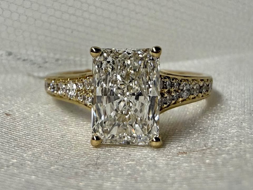 14KY 2.02ct Radiant Cut Lab Grown Diamond Engagement Ring  2 1/3ctw
