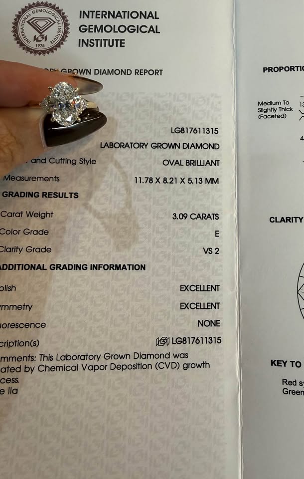 14KY 3.09ct Oval Lab Grown Diamond engagement ring - 3 1/5ctw