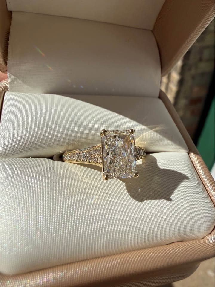 14KY 2.02ct Radiant Cut Lab Grown Diamond Engagement Ring  2 1/3ctw