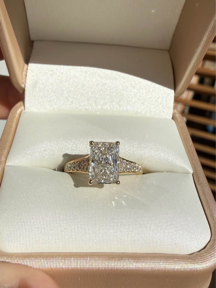 14KY 2.02ct Radiant Cut Lab Grown Diamond Engagement Ring  2 1/3ctw