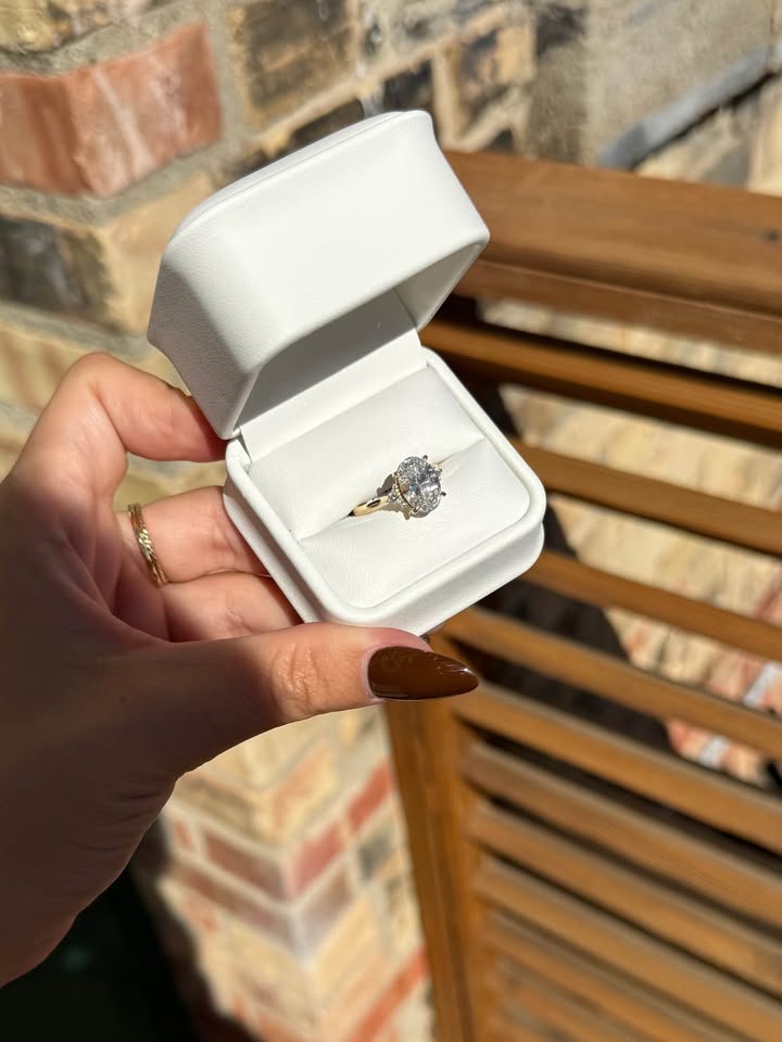 14KY 3.09ct Oval Lab Grown Diamond engagement ring - 3 1/5ctw