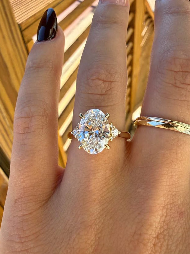 14KY 3.09ct Oval Lab Grown Diamond engagement ring - 3 1/5ctw