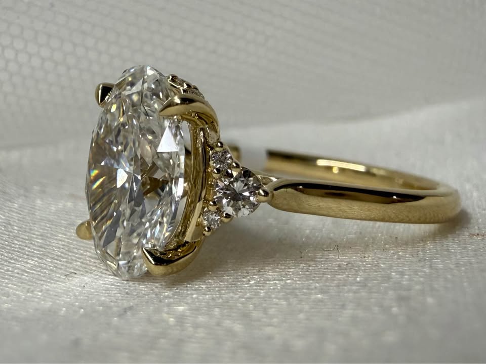 14KY 3.09ct Oval Lab Grown Diamond engagement ring - 3 1/5ctw