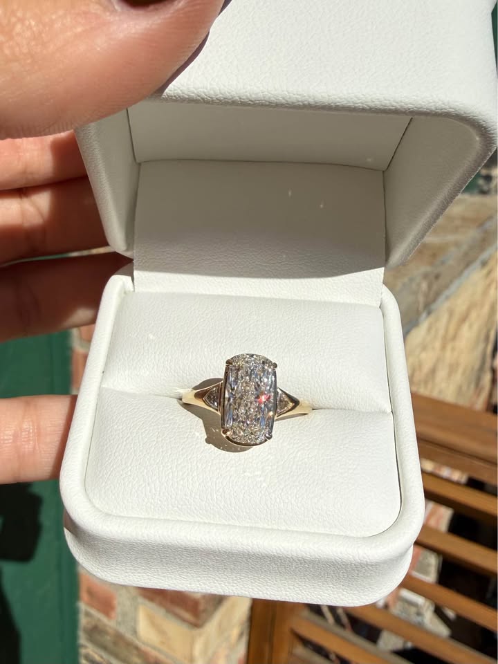 14KY 3.04ct Elongated Cushion Cut LG Diamond Engagement Ring - 3 1/5ctw