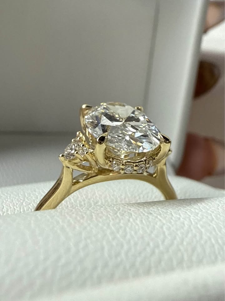 14KY 3.09ct Oval Lab Grown Diamond engagement ring - 3 1/5ctw