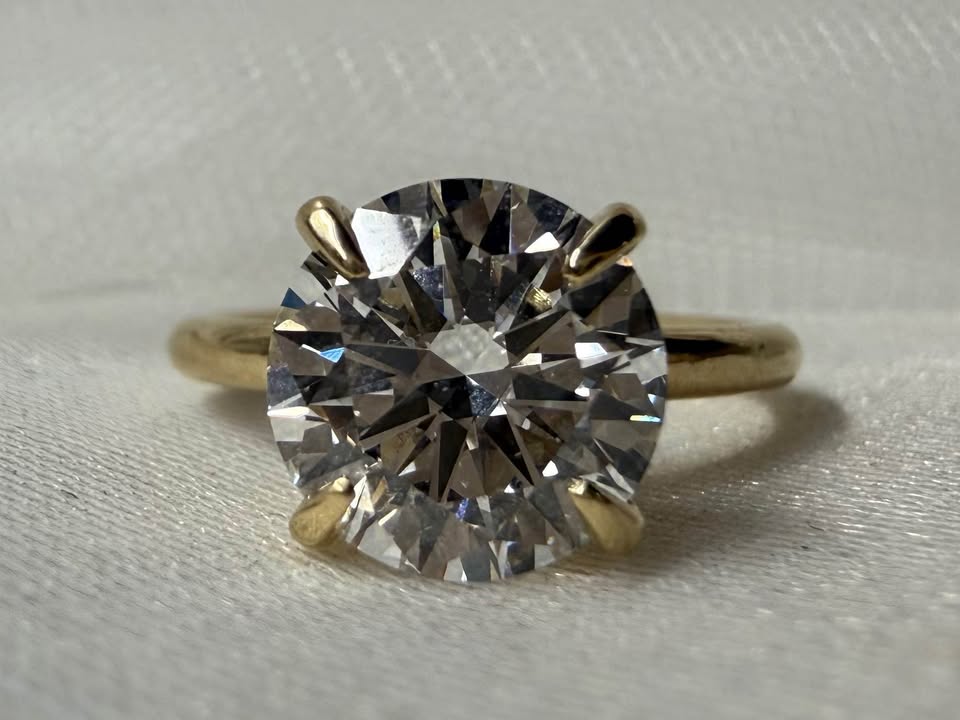 10KY 3.04ct Round LGD Engagement Ring