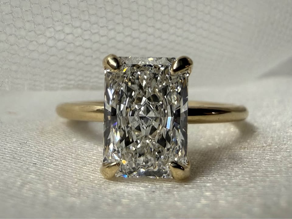 10KY 2.02ct Radiant Cut LG Diamond Engagement Ring
