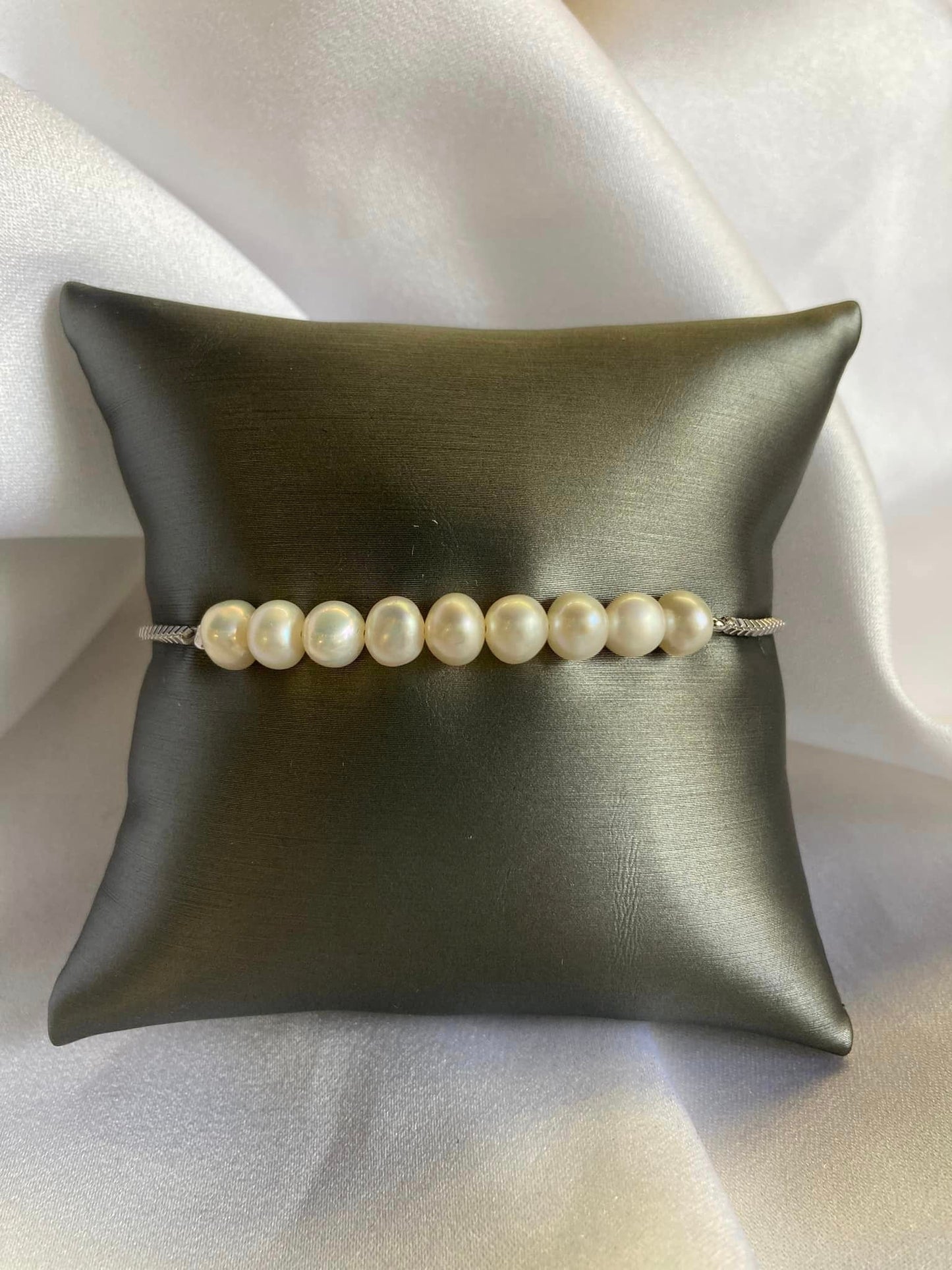 Sterling Silver and Pearl Bolo bracelet
